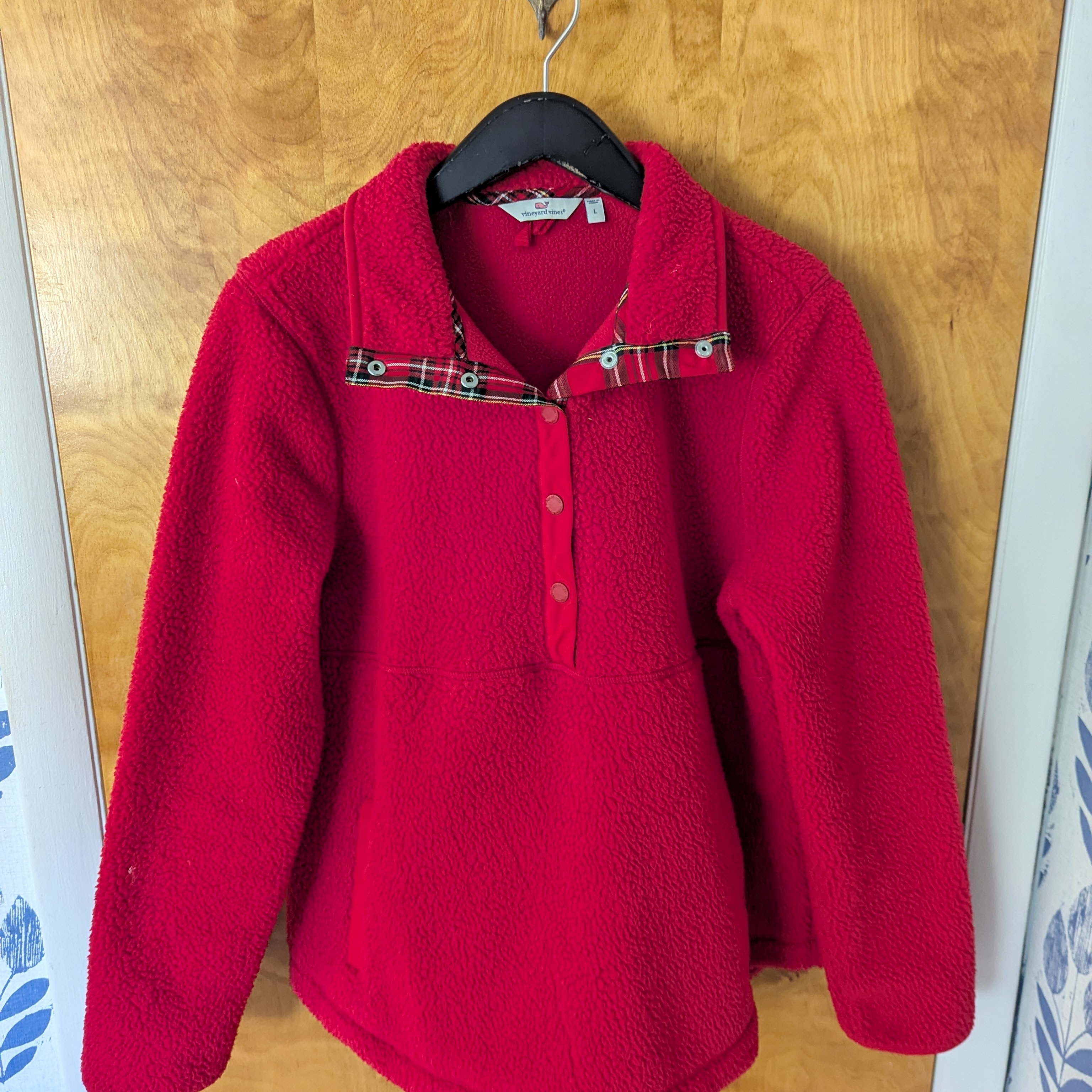 Vineyard Vines Red Fleece With Plaid Accents
